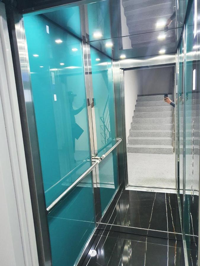 בוקרשט Yellow House Luxury Berceni מראה חיצוני תמונה